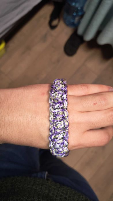 Vând/fac la comanda obiecte din Paracord.