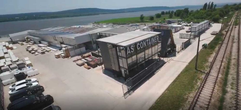 Контейнери 300см/600 см със санитарен възел