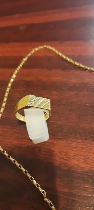 Se vinde lanț și inel de aur 14k are inelul cam 9 gr..si lănțișorul 8