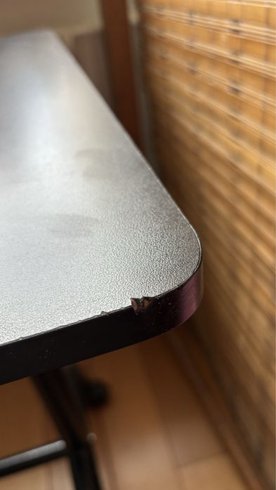 Маникюрный стол