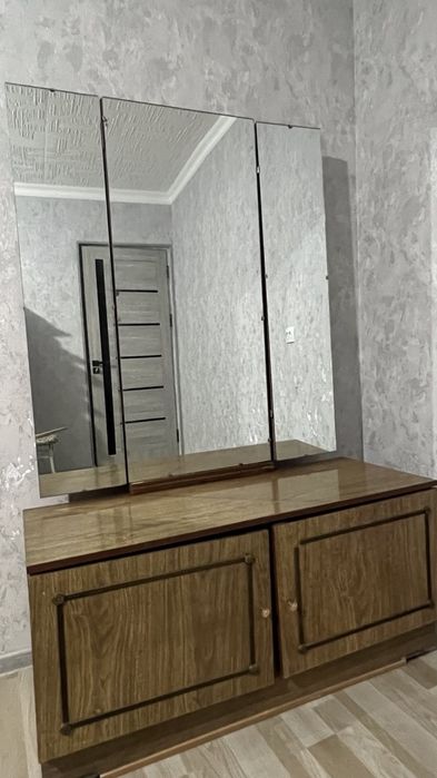 Трюмо сотилади 500 000