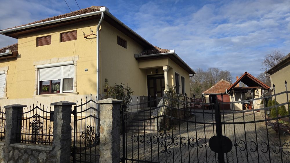 Casa familiala de vanzare in Balc