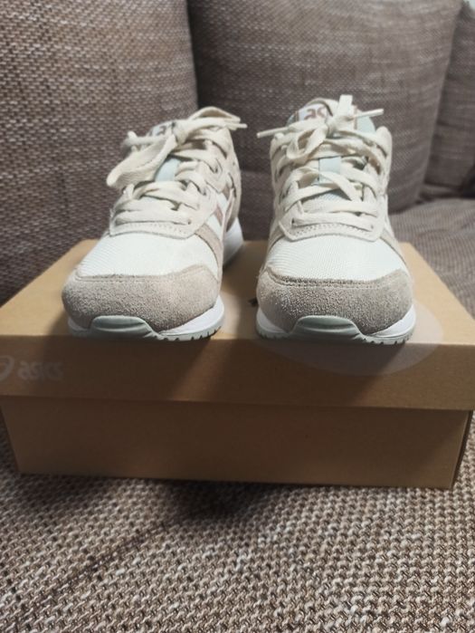 Дамски маратонки asics 36 номер