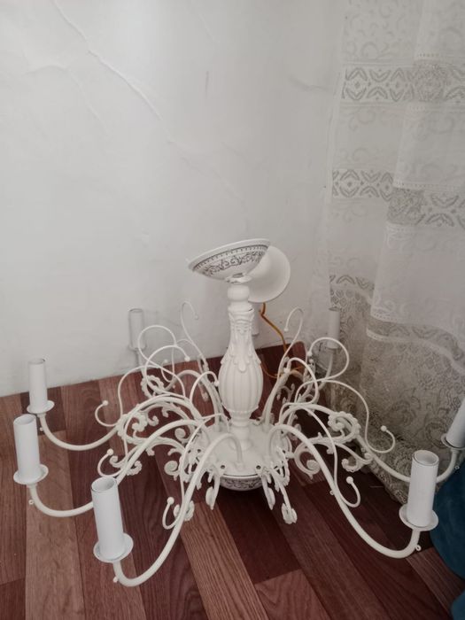 Люстра и двери 4 штук