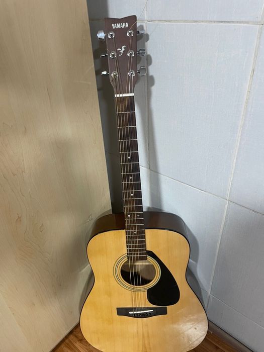 Продается гитара новая