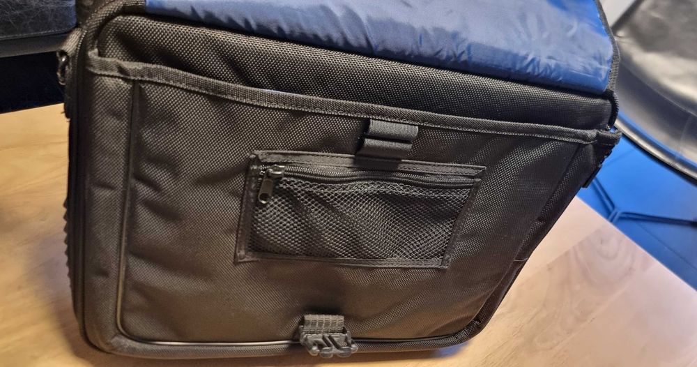 Geanta laptop Targus