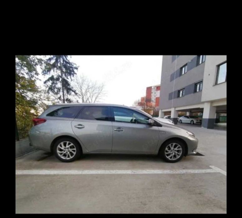 Toyota auris break hybrid