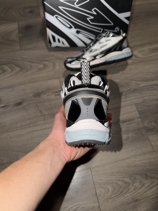 Off White Be Right Back