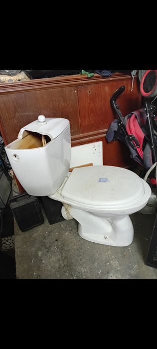 Срочно продам унитаз