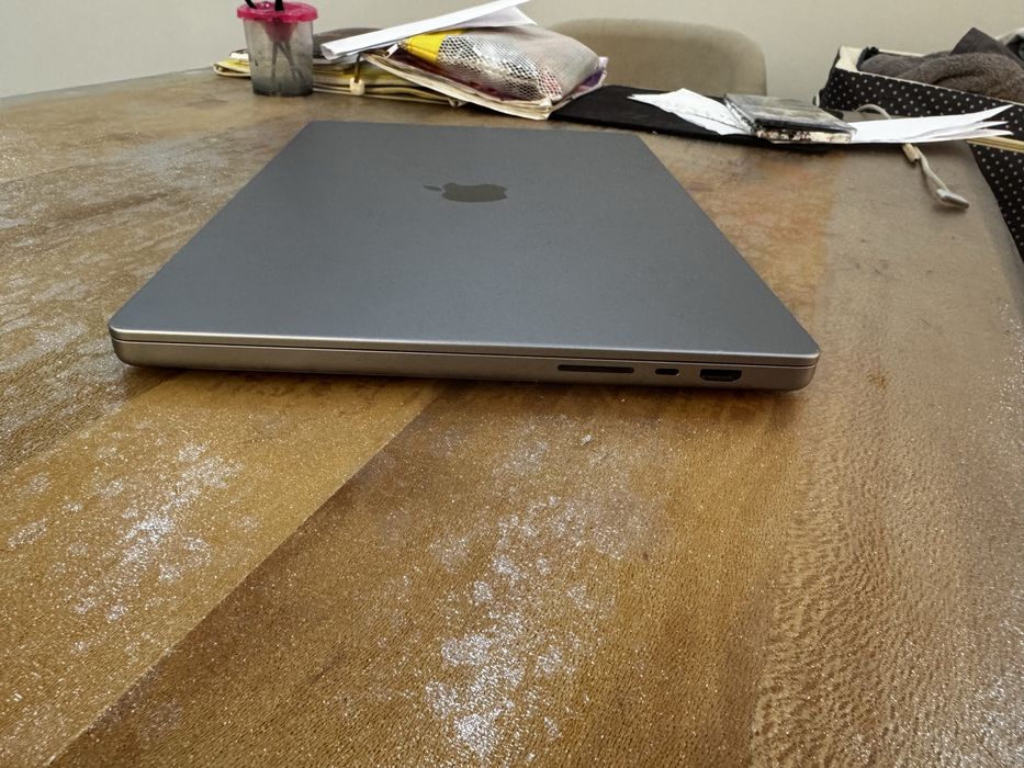 MacBook pro 16 inch M1 pro