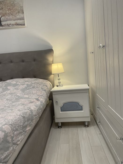 Нощни шкафчета масивно дърво