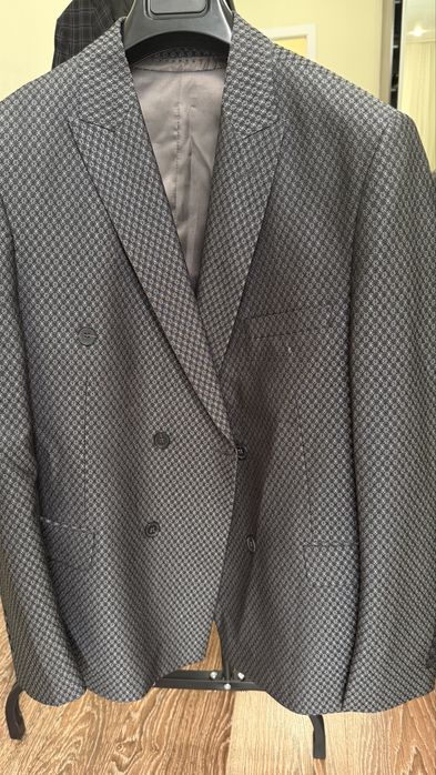 Мужские  костюмы