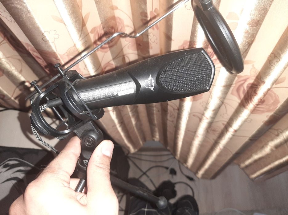 Продам микрофон trust