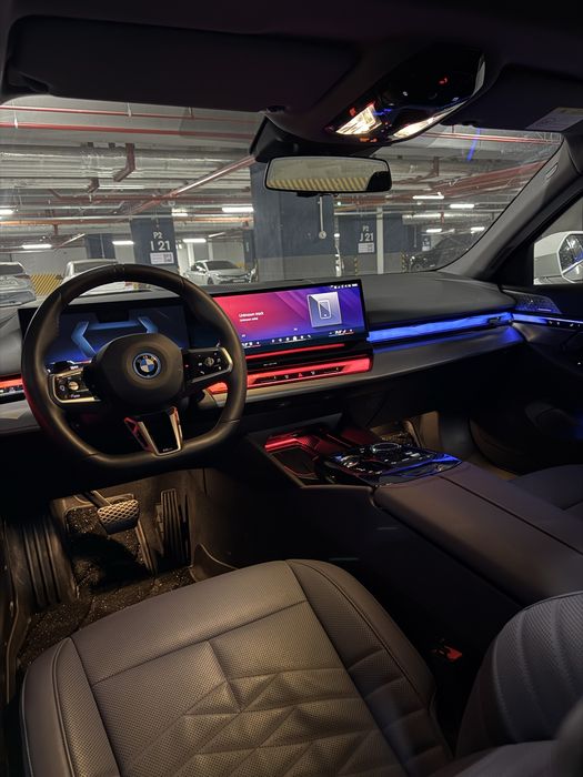 bmw i5 M full position