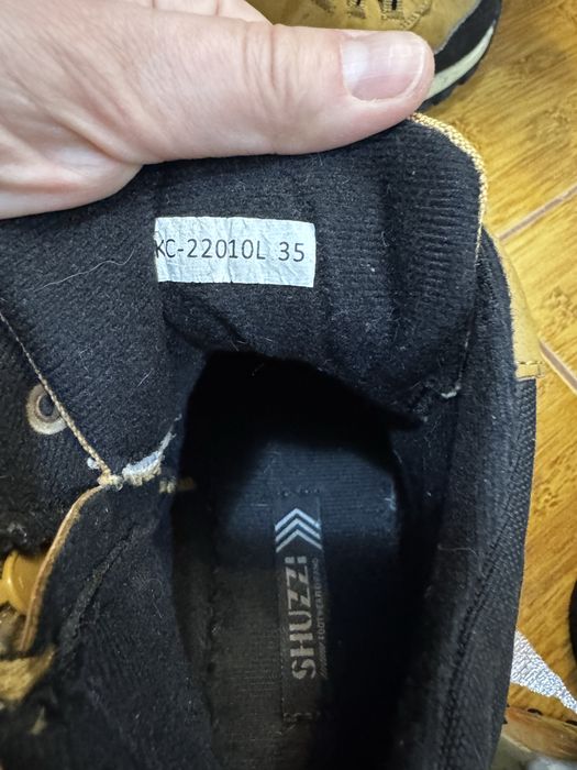 Продам ботинки осень/весна на мальника