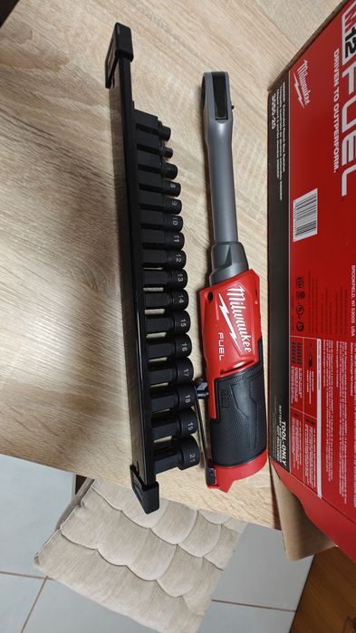 Clichet milwaukee m12 cu capete interschimbabile de America