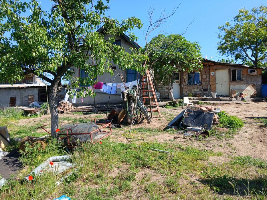Вила срещо 41 блок жк изток
