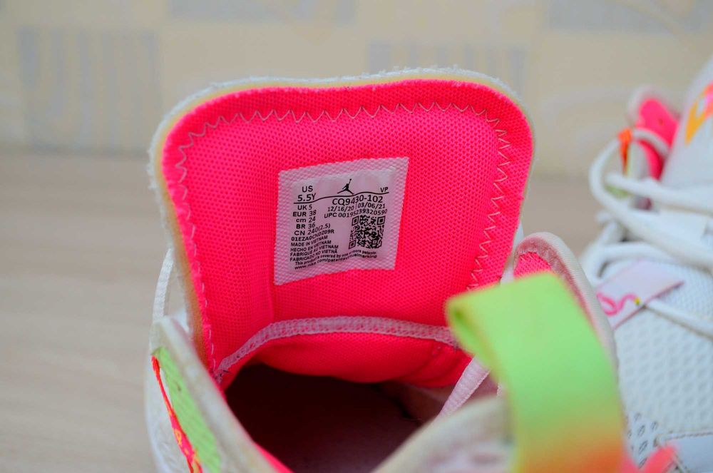 обувь спортивная