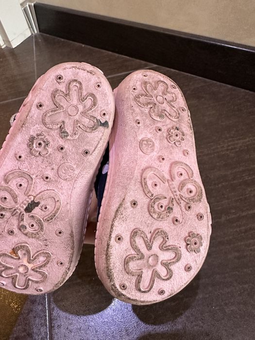 Продавам обукви и пантови размер 23 и 22