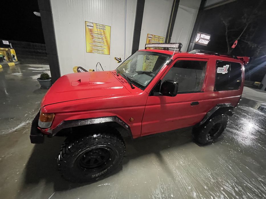 Mitsubishi Pajero Mk2 pregatit pentru offroad scurt autoutilitata