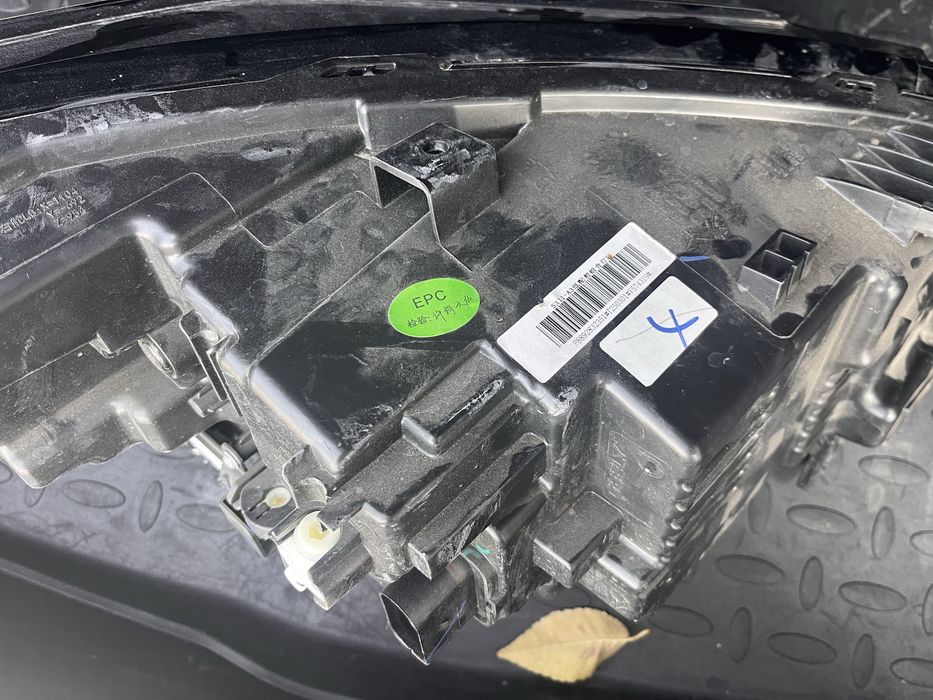 Продам фару на Geely Coolray, оригинал левую