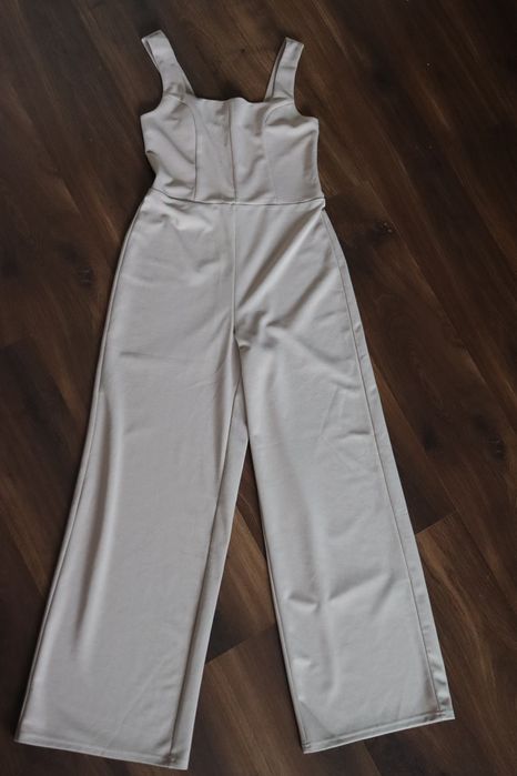 Комбинезон бежевый