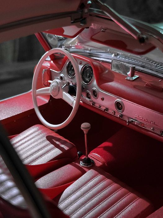 Коллекционная модель Mercedes 300SL 1:8 масштаб (56 см)