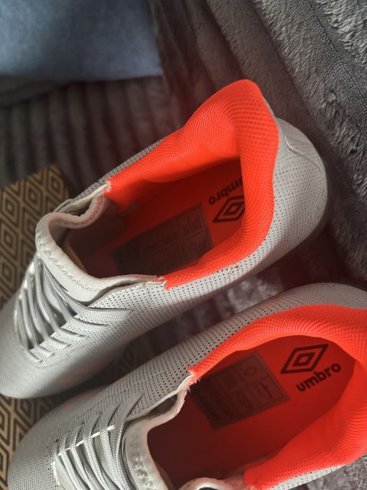 Adidasi fotbal 44 si 42.5