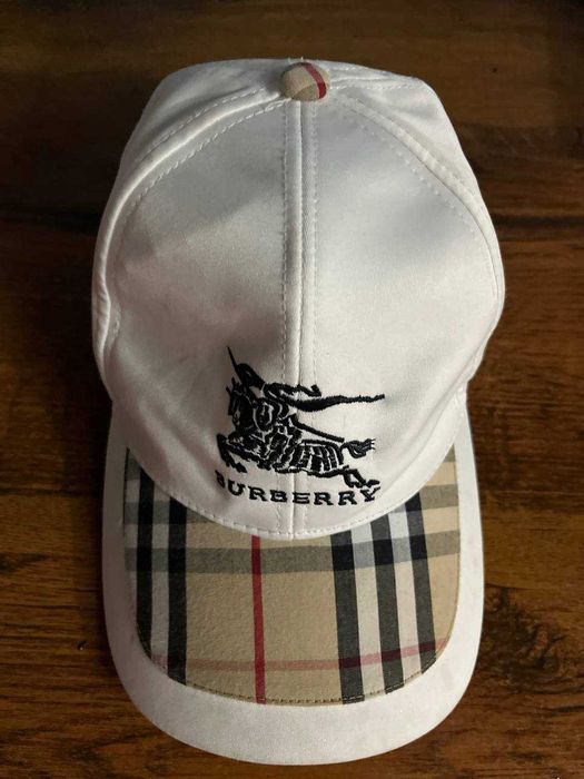 Кепка в стиле Burberry