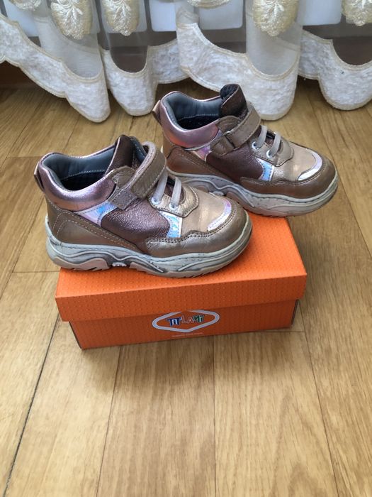 Кроссовки для девочки