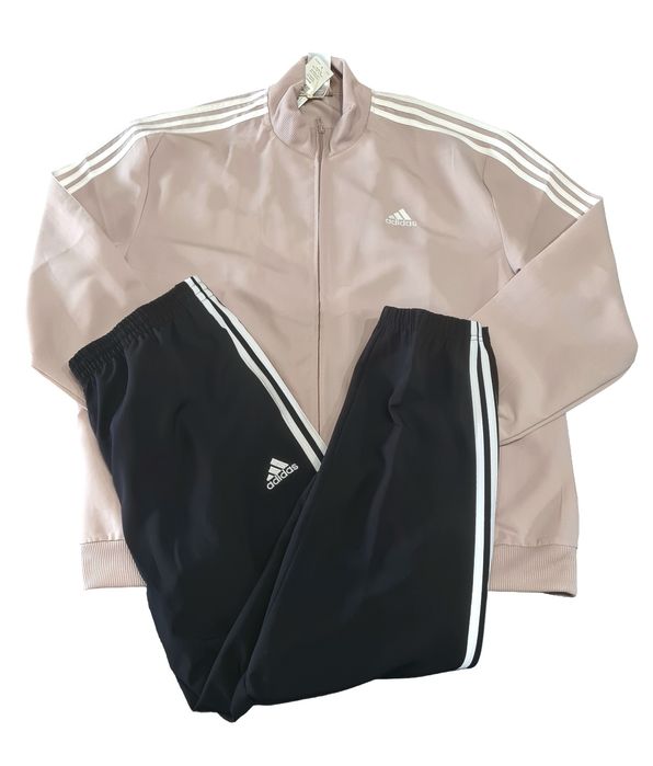 Мъжки Екип Adidas

Чисто нов с етикети.

Размер L,XL

Цена 89 лв.