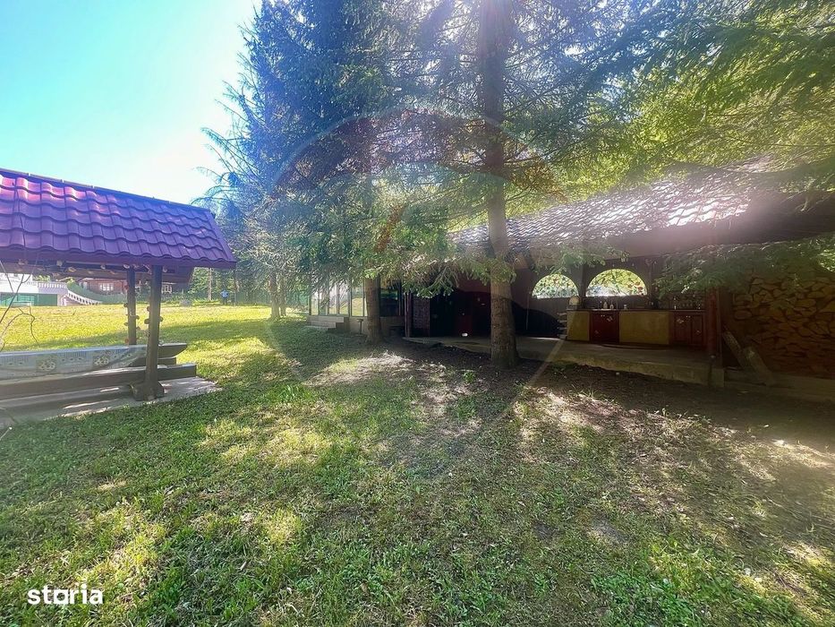 Casă / Vilă 10 camere Lepsa