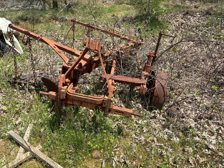 трактор Беларус 1221 и селскостопанска техника