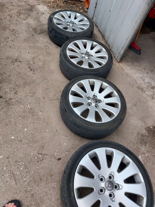 Оригинални гуми 19 цола за опел инсигния  заедно с гуми