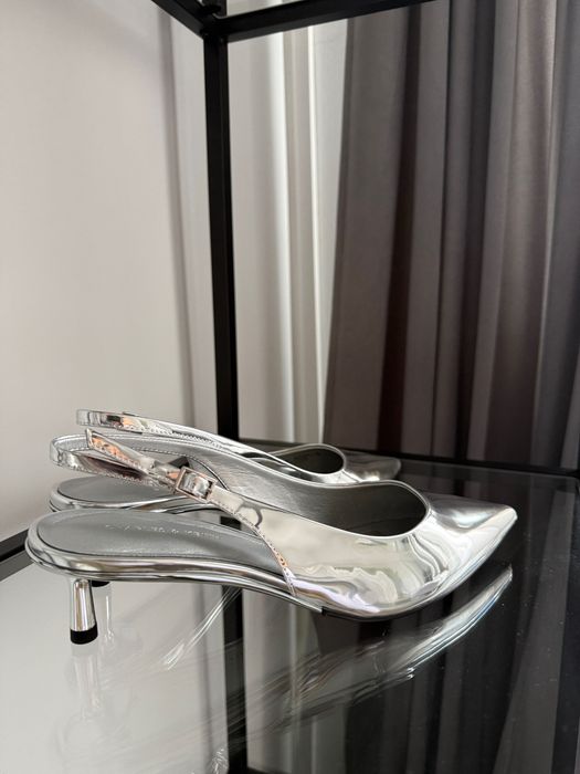 Pantofi stiletto