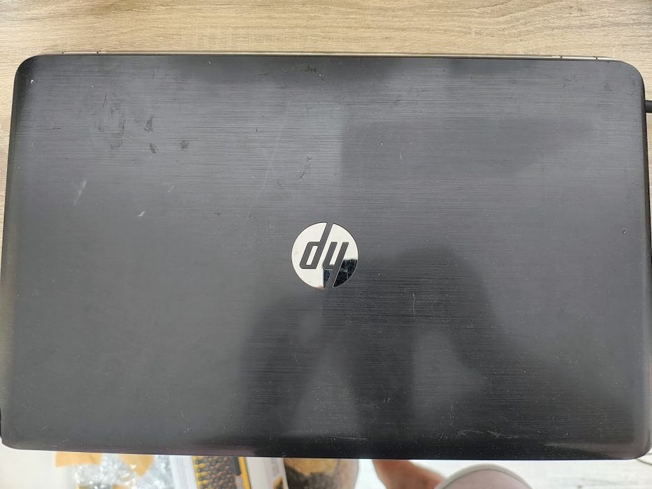Vând laptop HP Pavilion  17 - bs0xx - AMD E1- 4gb RAM - 180ssd -