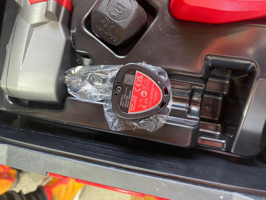 Milwaukee m12fraiwf38-2 акумулаторен ъглов ударен гайковерт 3/8"