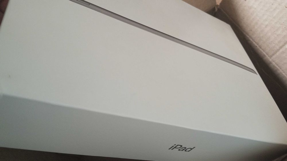 Ipad 9 xolati ideal qirilgan chizilgan joyi yo'q !