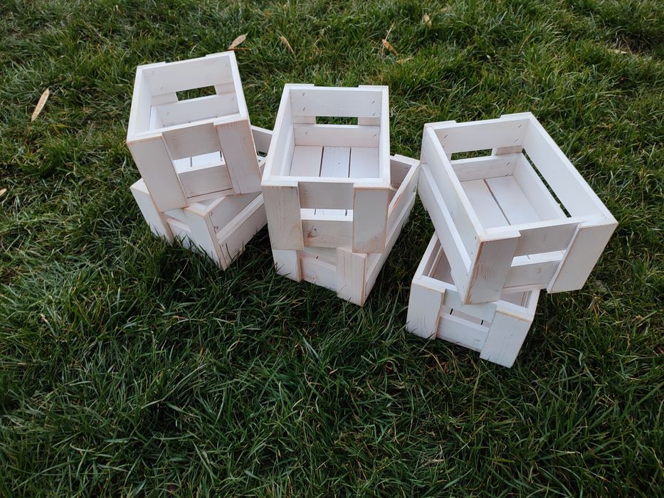 Дървени щайги с боя