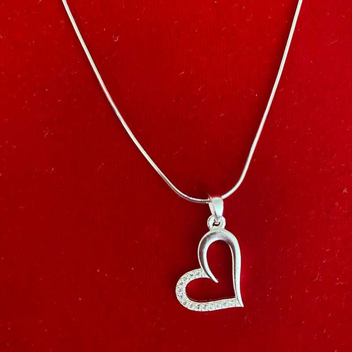 Сребърни гривни и колиета сърце