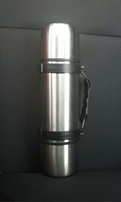 ПРОМО: НОВ Термос Kinghoff, 700 мл, с двойни стени и 2 чаши