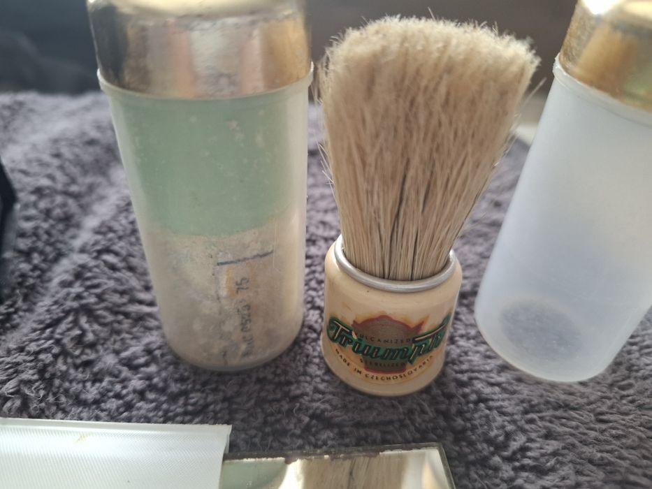 Продавам винтидж комплект за бръснене