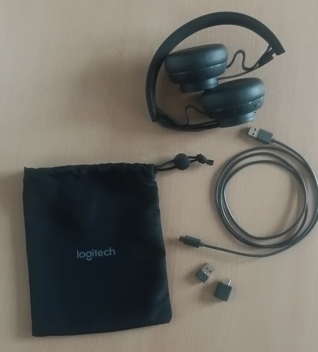 Casti Logitech wireless cu accesorii