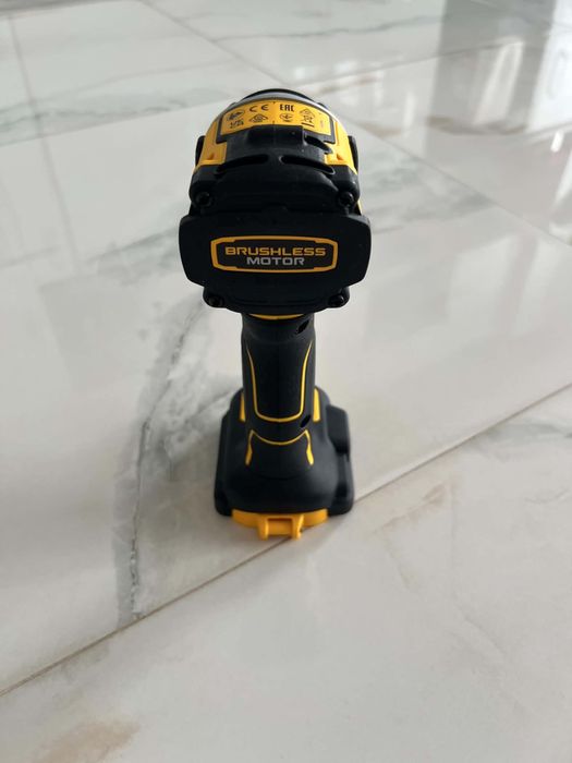DeWalt DCF850 XR 18V Nouă, Nefolosită, 205 Nm