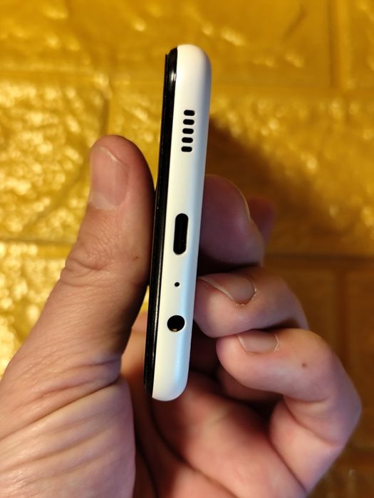 Продавам samsung galaksi a12.