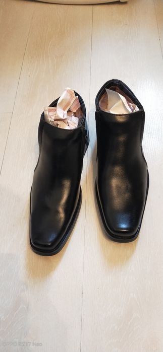 Срочно. Продам  ботинки