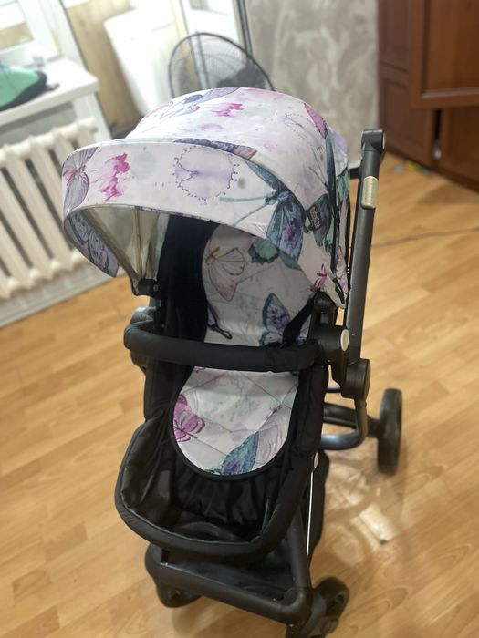 Продам коляску срочно, стоит без надобности