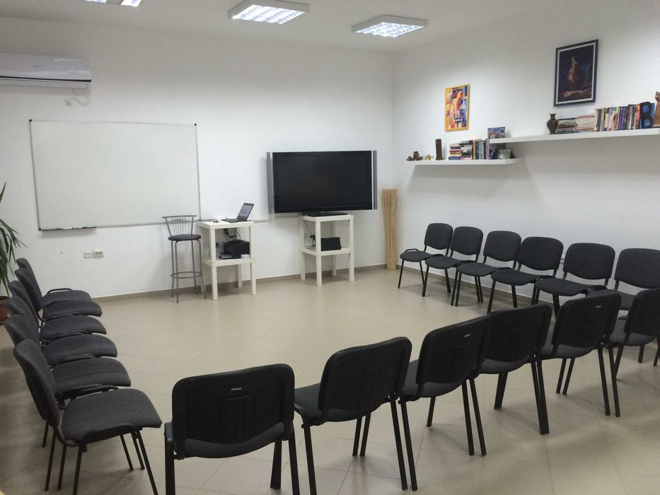 Зала под наем в широк център, 40 кв/м