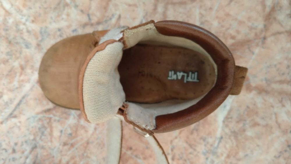 Продам демисезонные ботиночки 23