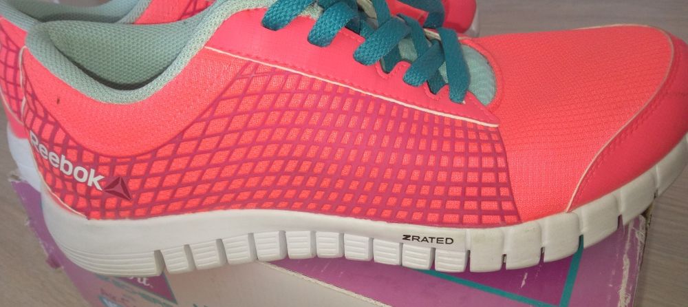 Reebok фирменные кроссовки